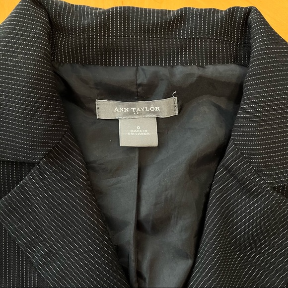 Ann Taylor short sleeved blazer - Picture 2 of 2